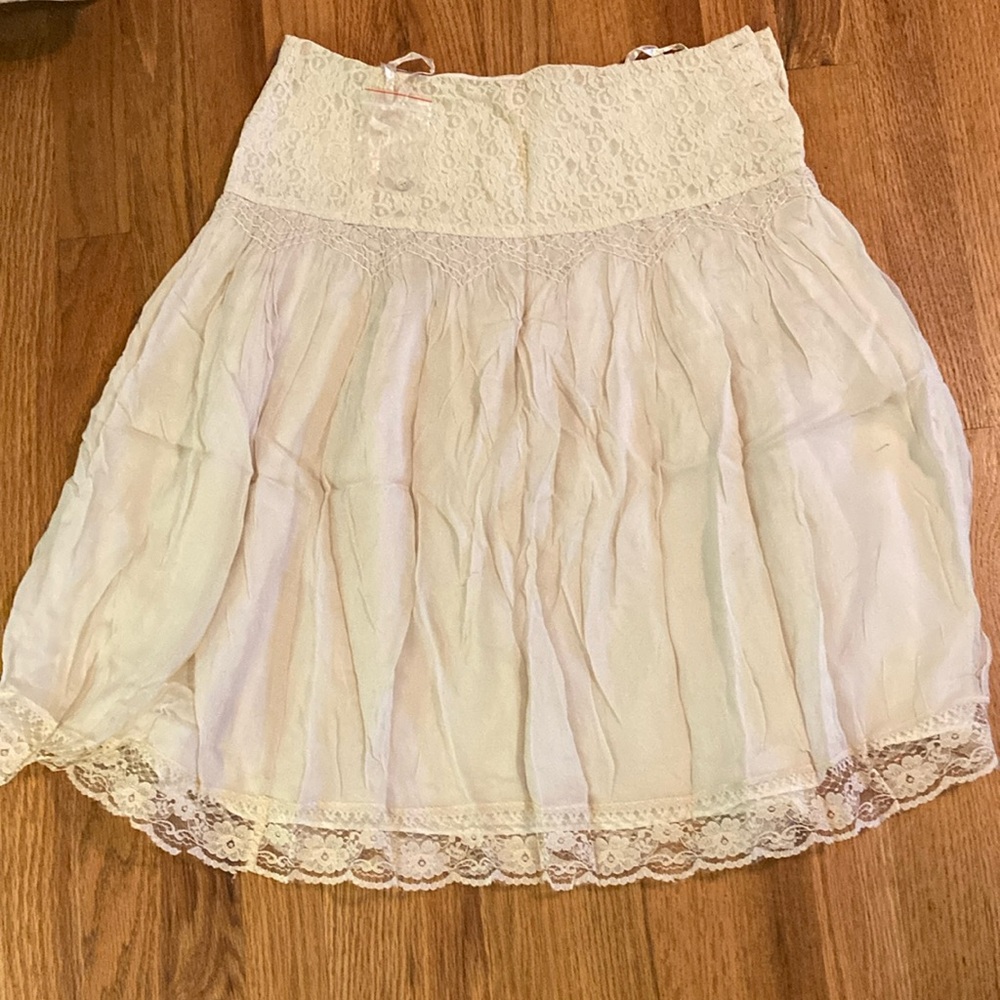 NEW lace, lined skirt never worn